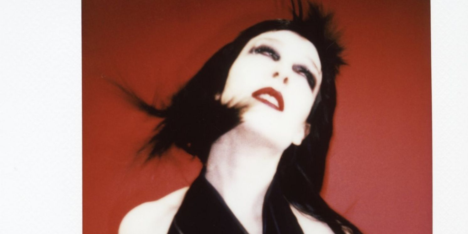 Allie X Drops Retro-Glam Bomb  Image