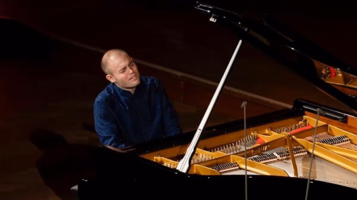 Alon Kariv Named Associate Artist of English Chamber Orchestra
