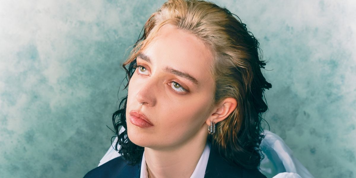 Alternative Pop Visionary GIA FORD Releases New Single 'Falling In Love Again'