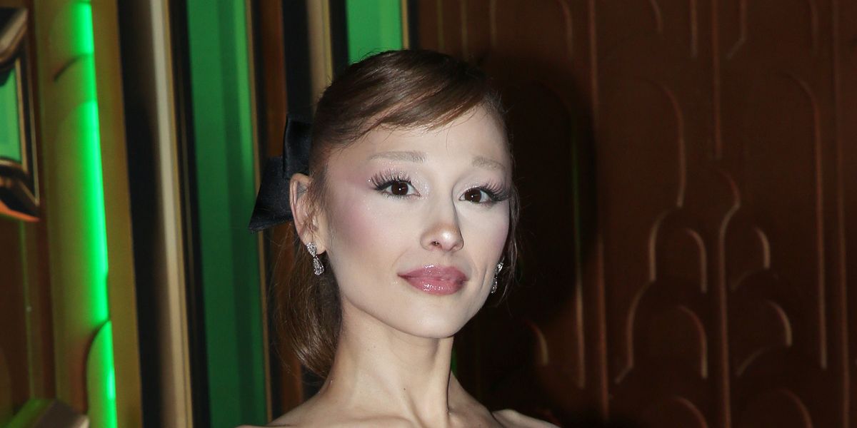 Ariana Grande Eager to Return to the Stage: 'I Love Theater So Much'