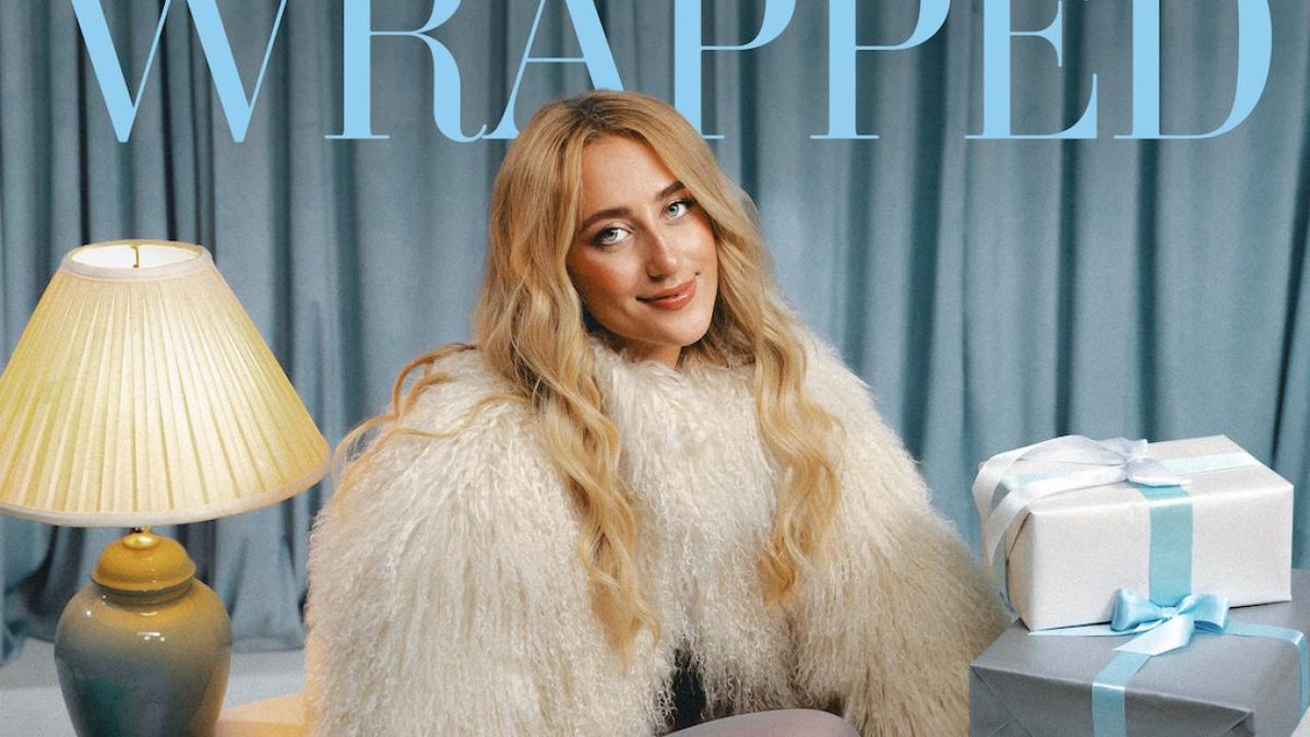 Ashley Cooke to Release Holiday EP WRAPPED