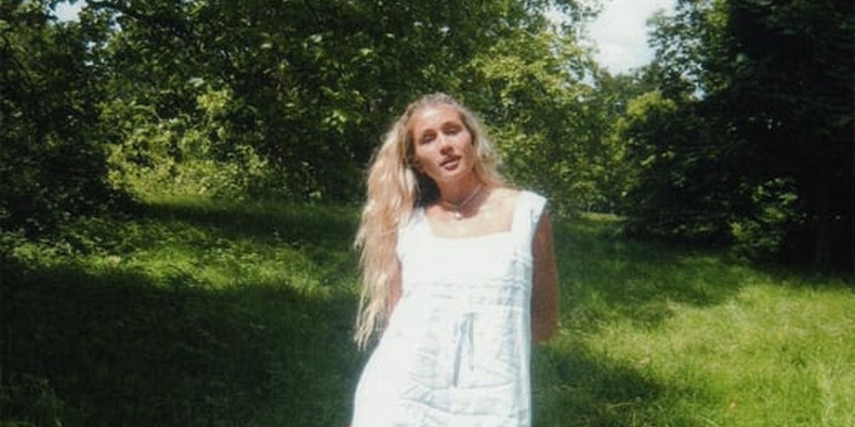 Ashley Elle Gets Butterflies in Latest Single 'Falling'