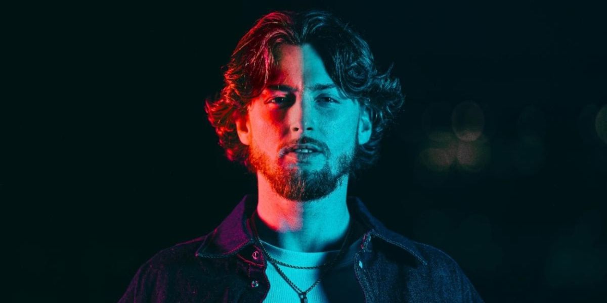 Bailey Zimmerman Shares New Song 'Holy Smokes'