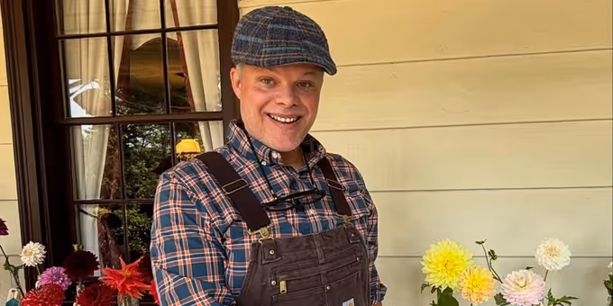 Beloved Broadway Dresser Alex Bartlett Dies 'Unexpectedly' at 51 as GoFundMe Surpasses Goal Photos