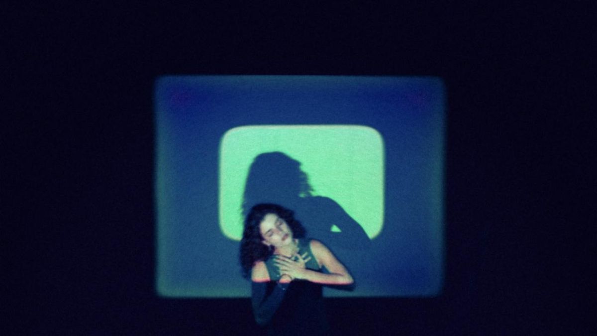 Bluegirl Releases Debut Single LOOK AT ALL THE HAPPY PEOPLE