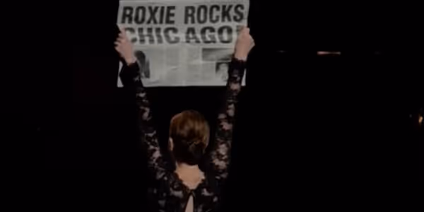 Video: CHICAGO Celebrates The New York Knicks With An Onstage Call Out Photo