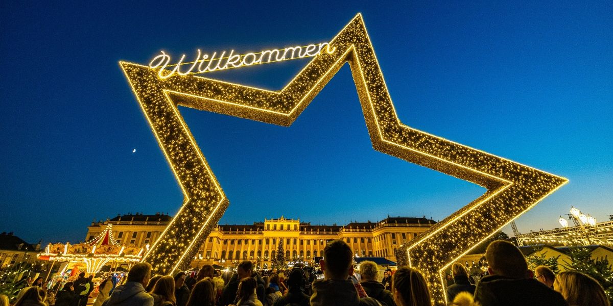 CHRISTMAS MARKET SCHÖNBRUNN at SCHÖNBRUNN PALACE