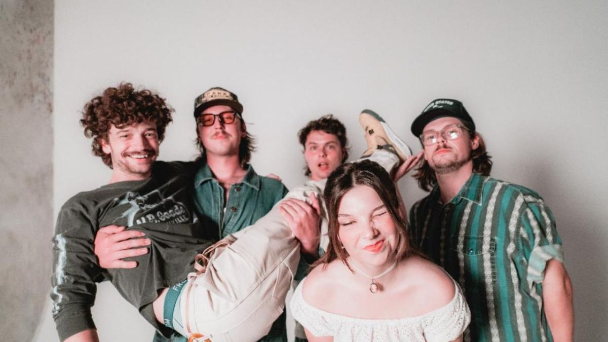 CIGARETTES @ SUNSET Release New Single 'Carolina Shakedown'