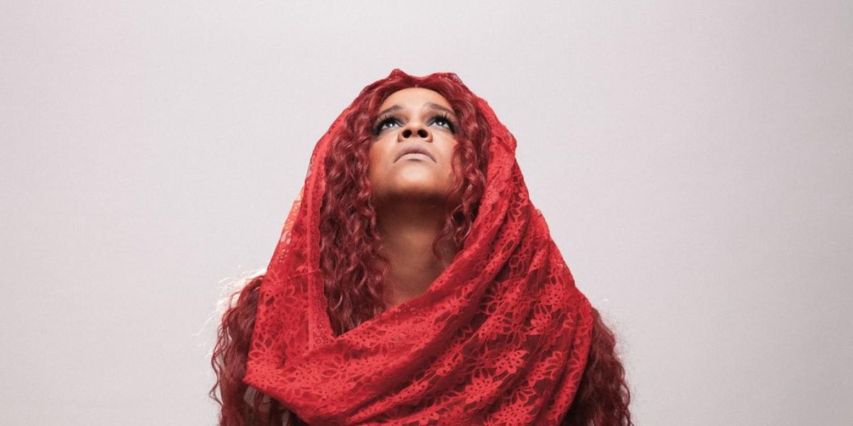 Carolina Oliveros Releases RAYO With ORQUESTA AKOKÁN