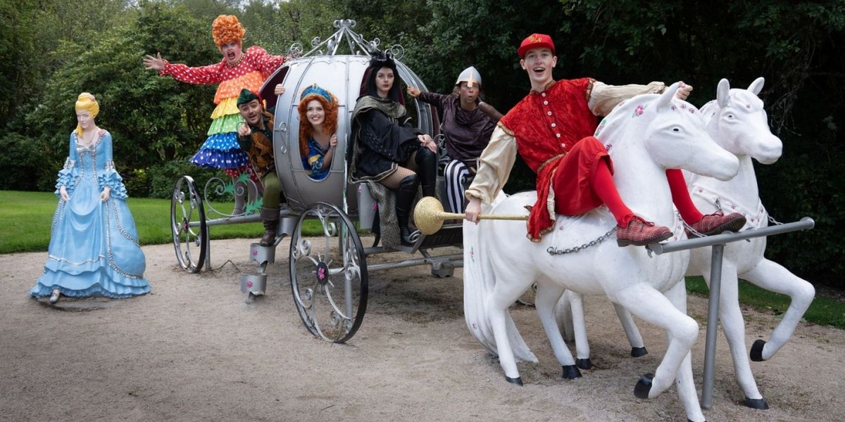 Cast Set For ROBIN HOOD Panto at Aberdeen Arts Centre