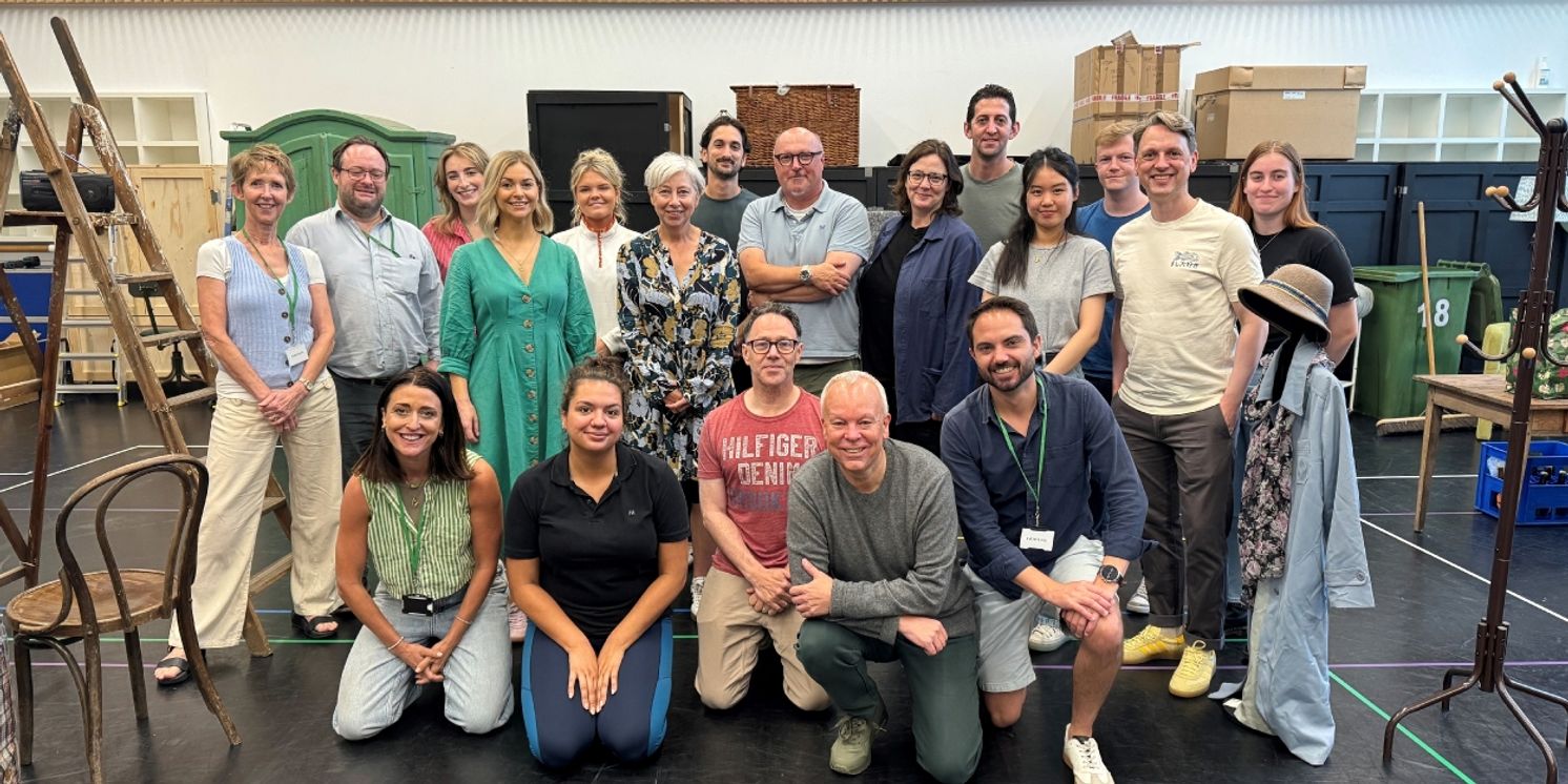 Cast Set For UK Tour of INSIDE NO.9 STAGE/FRIGHT  Image