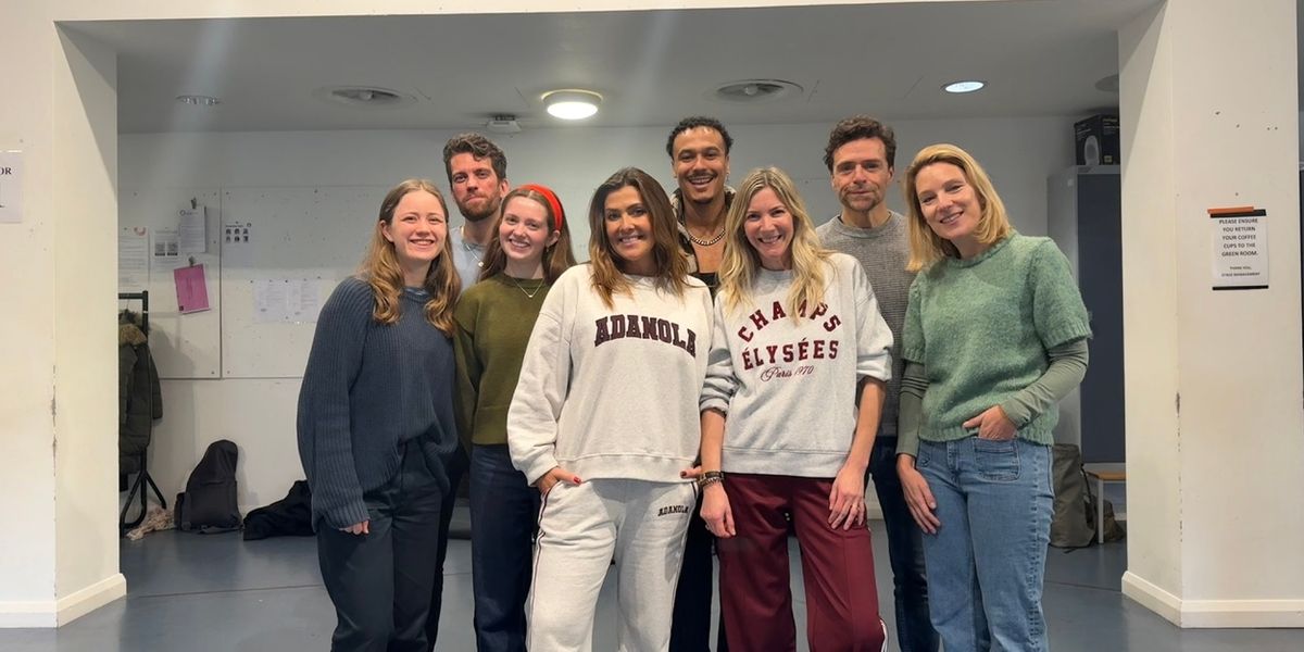 Cast Set For UK Tour of SINGLE WHITE FEMALE