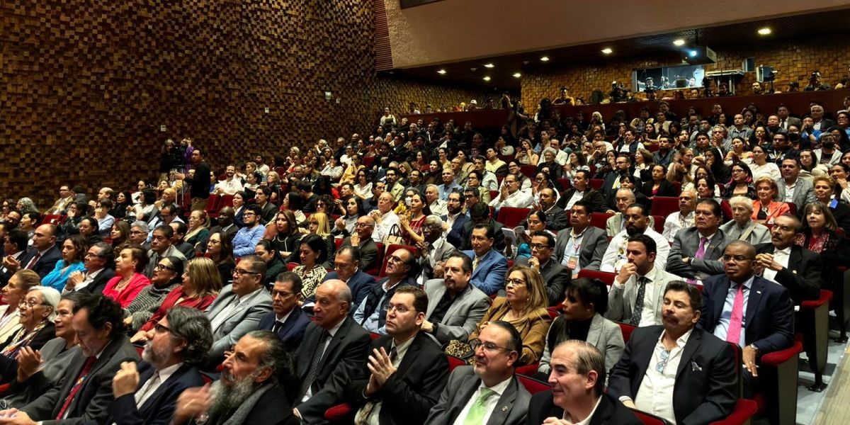 Catálogo De La Exposición Alan Glass: Sorprendente Hallazgo Recibe Reconocimiento