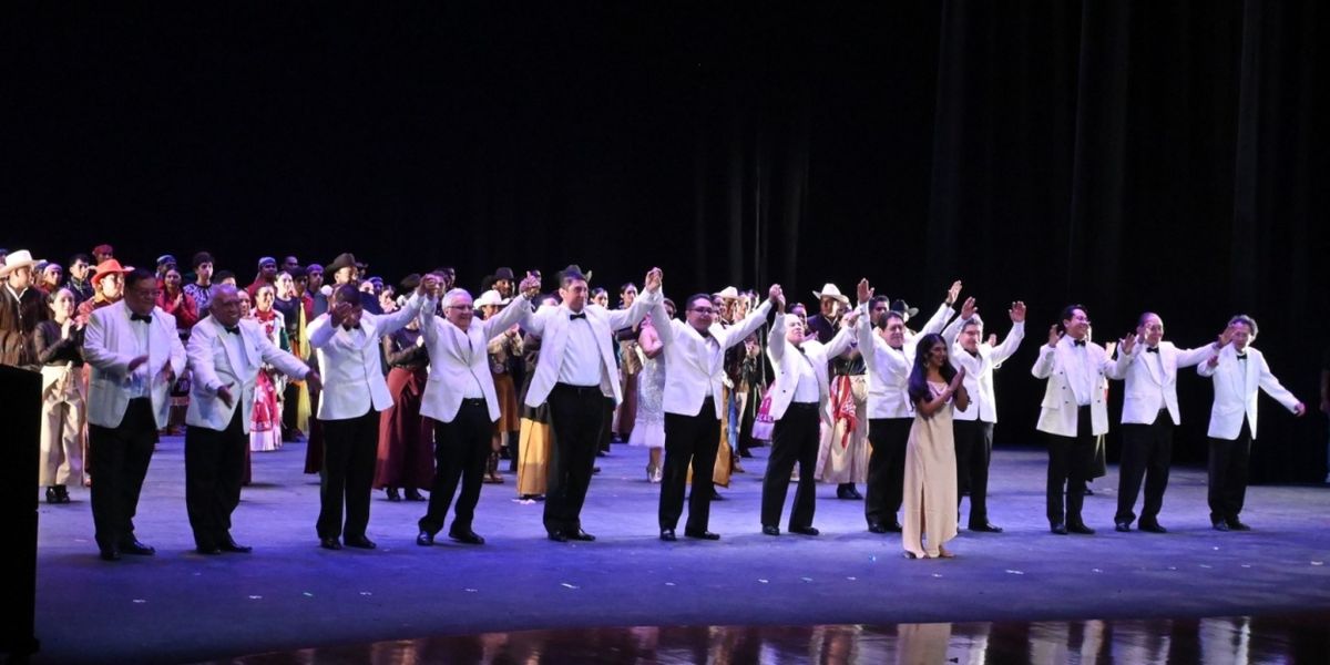 Celebra La Escuela Nacional De Danza Folklórica 45 Años De Existencia En El Palacio De Bellas Artes