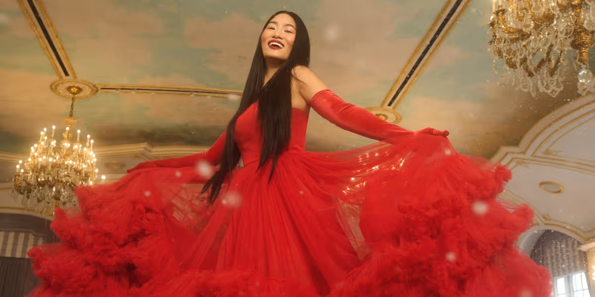 Chloe Flower Unveils First-Ever Holiday Album 'Chloe Hearts Christmas'