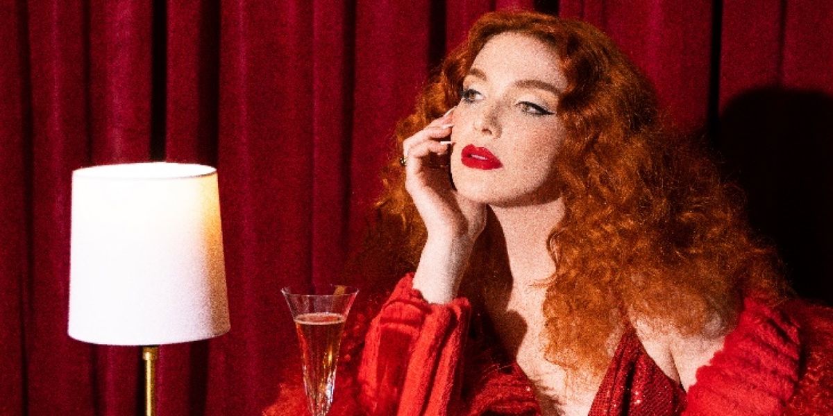 Christmas Comes Early for Caylee Hammack on 'Blue Christmas'