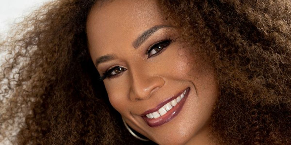 Contemporary Soul-Jazz Recording Artist Ragan Whiteside Breaks Into The Voice Arts Industry BIG