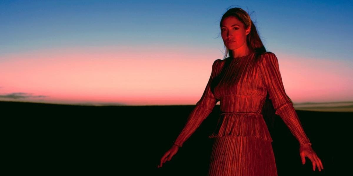 Cornelia Murr Details New Album; Shares New Single 'Meantime'