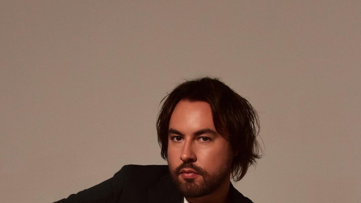 Coyle Girelli Releases Performance Video for OUT OF THIS TOWN
