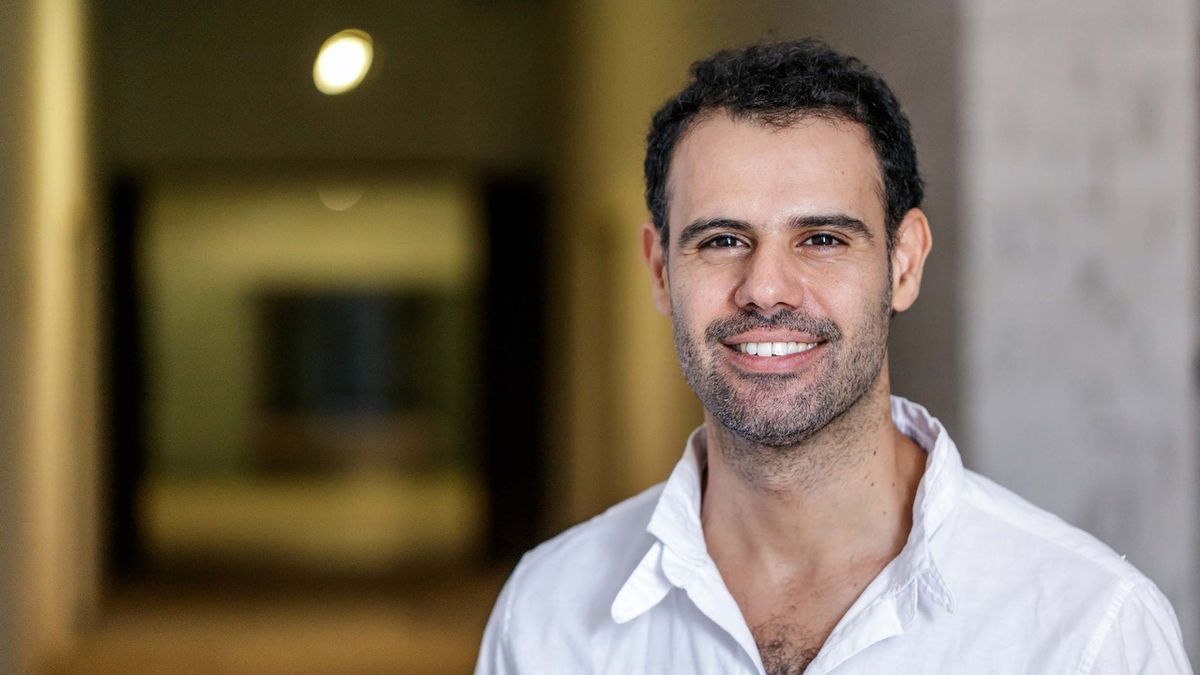 Joan Vázquez presents his new literary work at the Setmana del Llibre en Català
