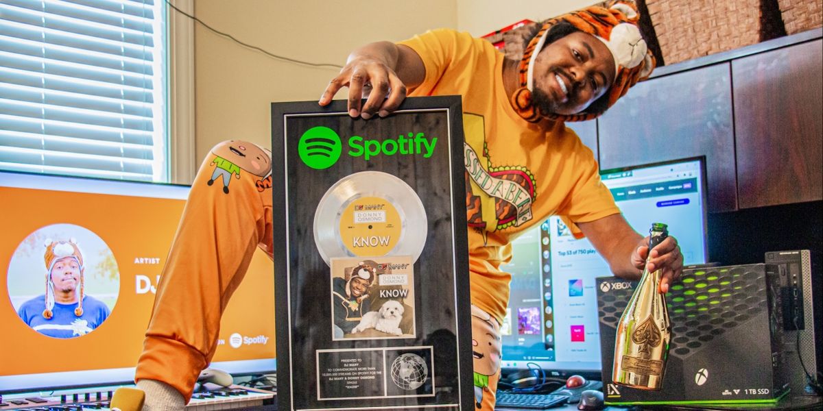 DJ Many & YouTuber Tobuscus Reach RIAA Gold For Minecraft Collab