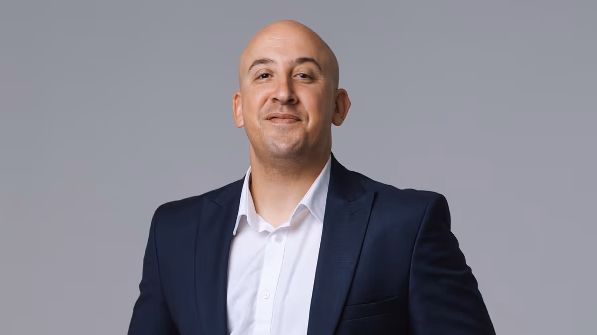 Dalin Oliver to Bring STUCK IN DUBAI to Johannesburg This October
