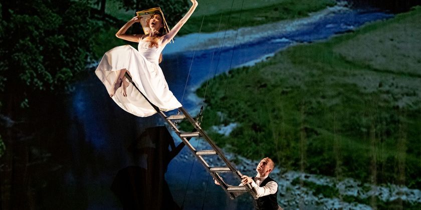 Dance St. Louis to Present MOMIX: Alice At The Touhill Performing Arts Center Photo