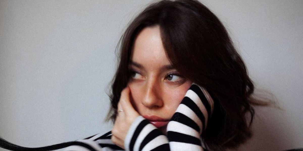 Dee Holt to Release New EP MAKES ME WONDER, Shares 