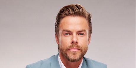 Derek Hough Tapped to Host Season 32 of EXTRA Photo