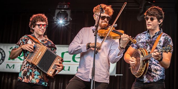 Des Moines Performing Arts To Present BOXING BANJO At The Temple Theater Photos