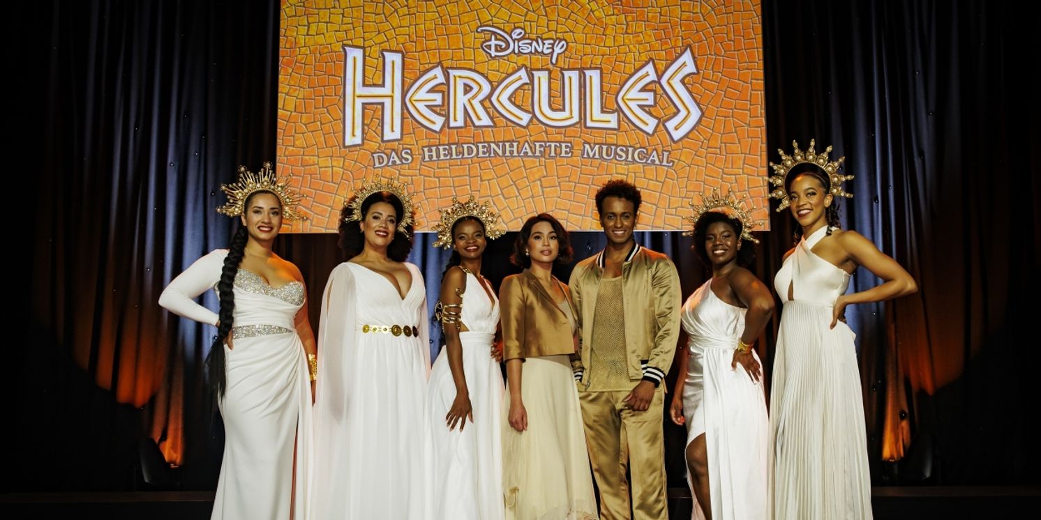 Die Cast der Weltpremiere von Disneys Musical HERCULES Steht Fest  Image