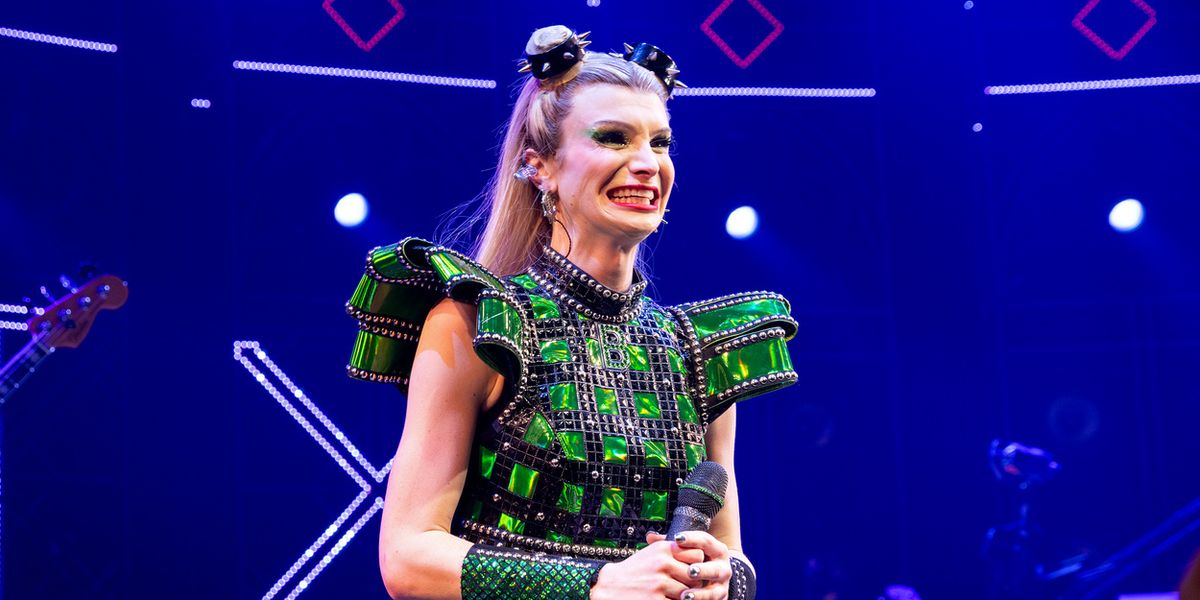 डायलन मुलवेनी मई में ब्रॉडवे पर SIX THE MUSICAL छोड़ेंगी 