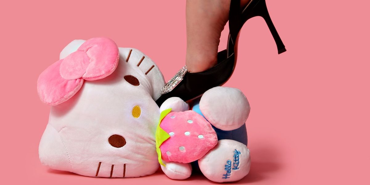 EDINBURGH 2023: Review: HELLO KITTY MUST DIE, Pleasance Courtyard