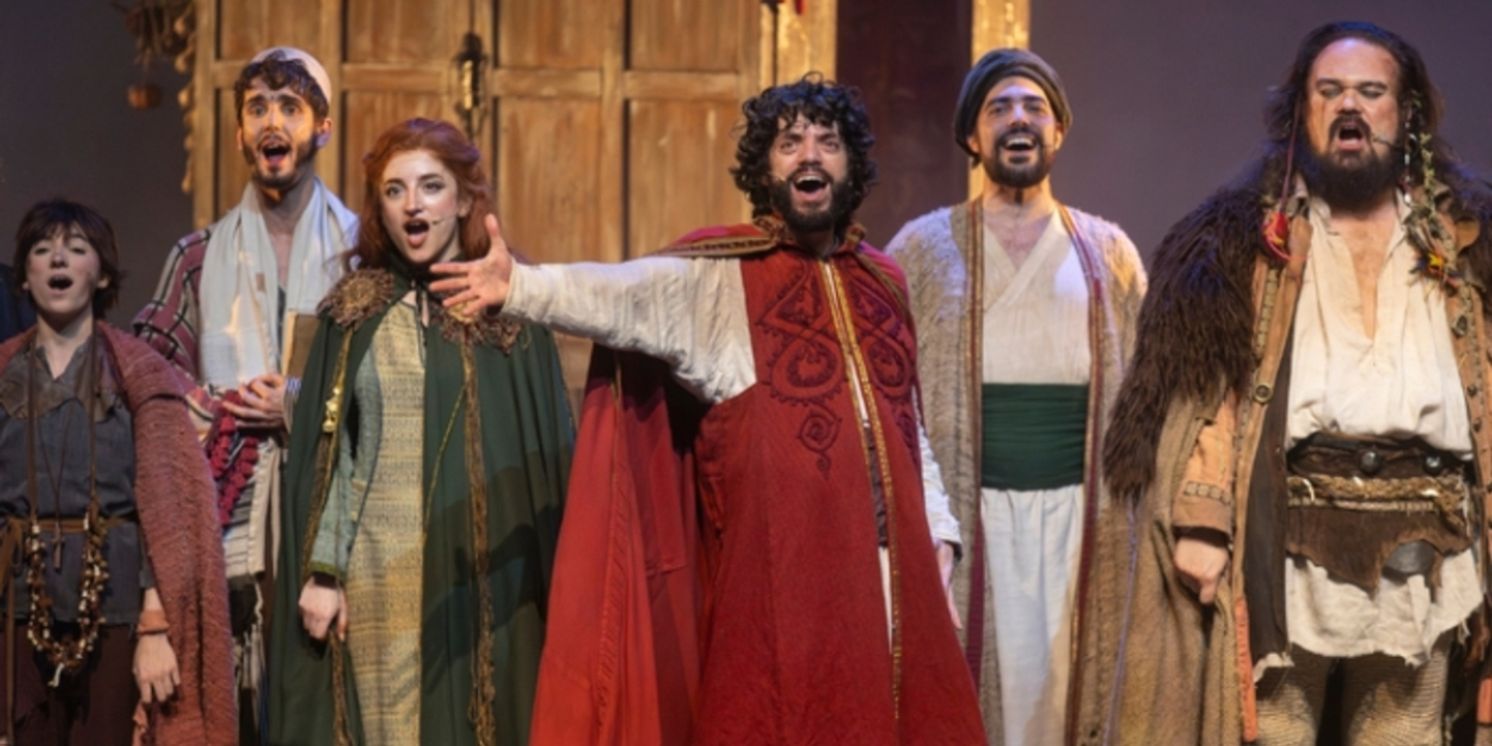 El elenco de EL MÉDICO, EL MUSICAL improvisa un concierto a bordo de un tren durante el apagón  Image