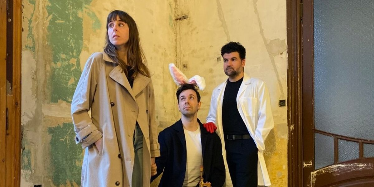 Gara Roda dirige a Paula Malia en la lectura de EL VALS DE BALTIMORE de Paula Vogel