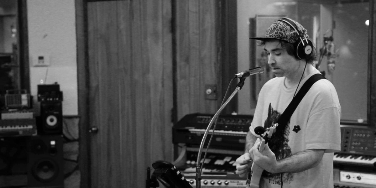 ELLE BELLE Releases New Single LA SUMMERS on Little Record Company