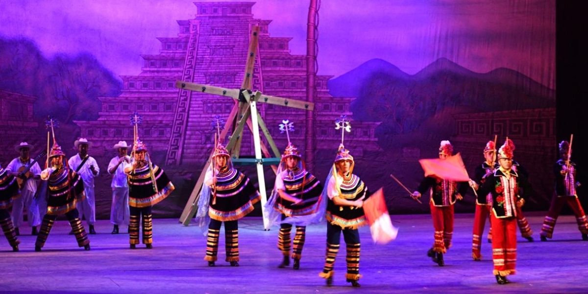 El Ballet Folklórico De La Universidad Veracruzana Y Tlen Huicani Ofrecieron Raíces Del Pueblo En El Palacio De Bellas Artes