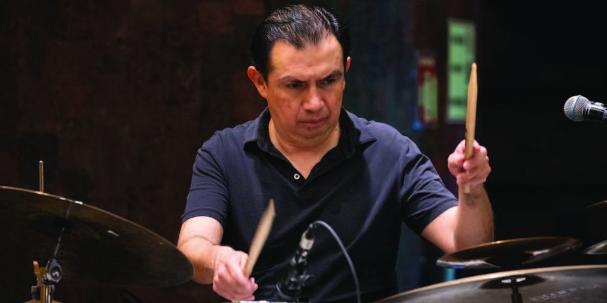 El Baterista Mexicano Adrián Oropeza Presentará Umbrales Sonoros En El Jardín Escénico