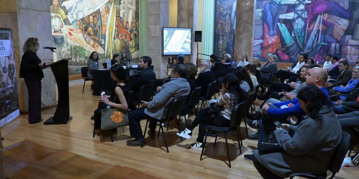 El Catálogo De La Exposición Alan Glass. Sorprendente Hallazgo Permite Apreciar La Riqueza De Su Obra