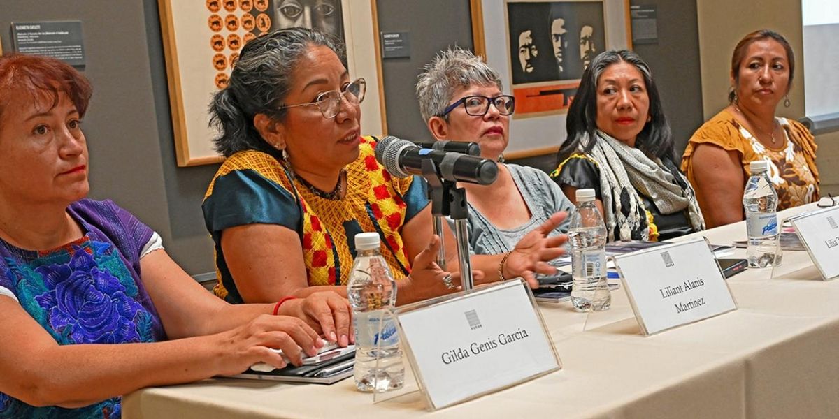 El Catálogo De La Muestra Rebozo. Propuesta Gráfica Femenina Reúne La Mirada De 26 Artistas