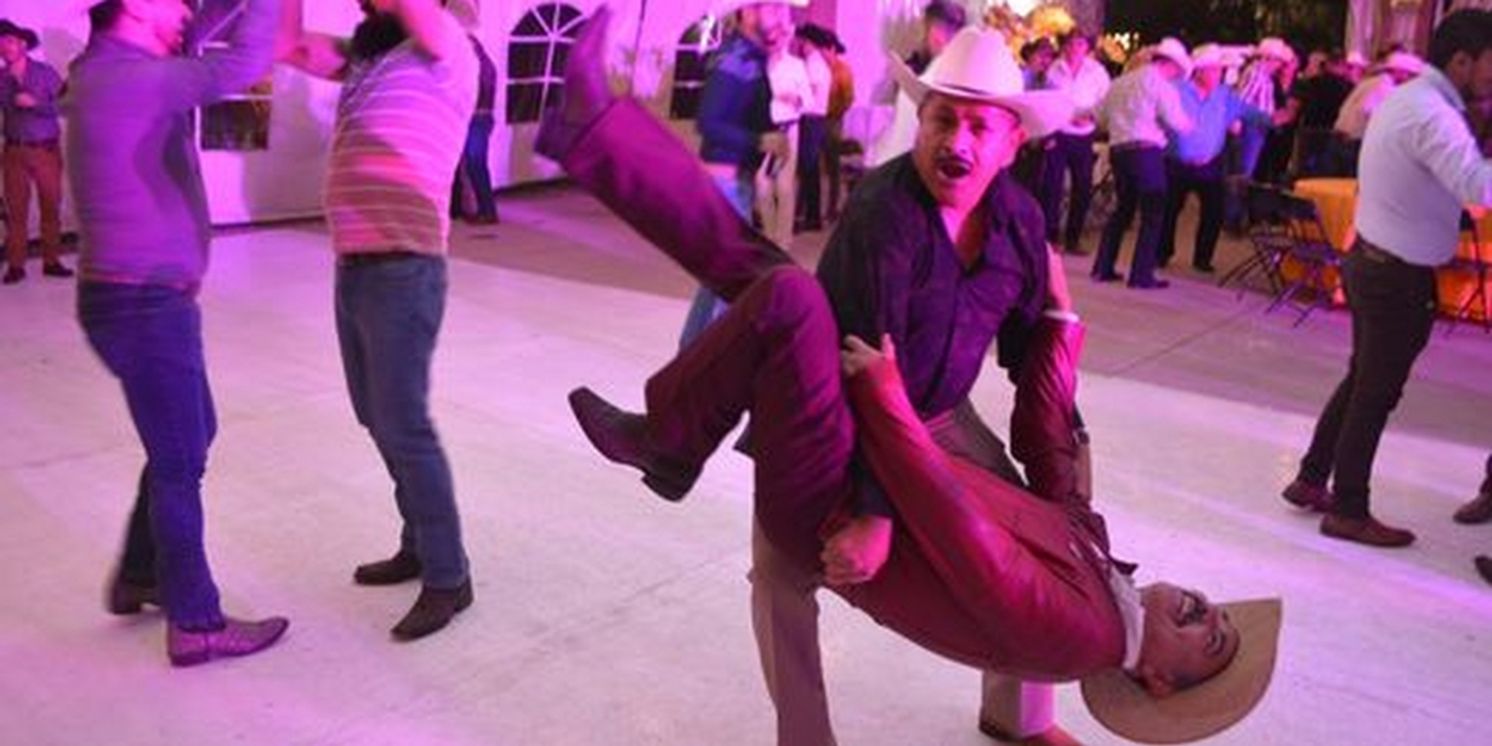 El Fotógrafo Armando Cristeto Conversará Con El Público De Su Exposición Fulgor  Image