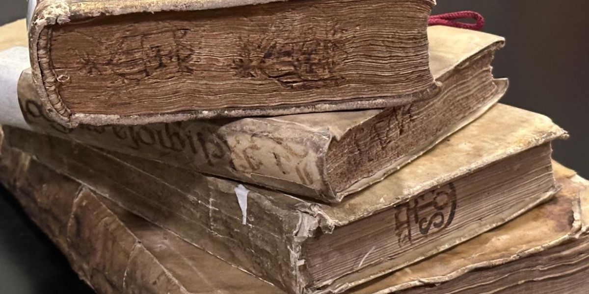 El Munal Invita A Descubrir La Historia De Los Libros Con Marcas De Fuego Que Alberga El Fondo Reservado De Su Biblioteca