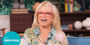 Video: Original EVITA Star Dame Elaine Paige Reacts to New Production