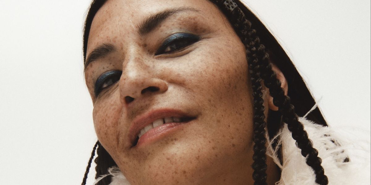 Elisapie Covers Eurythmics For Spotify Singles