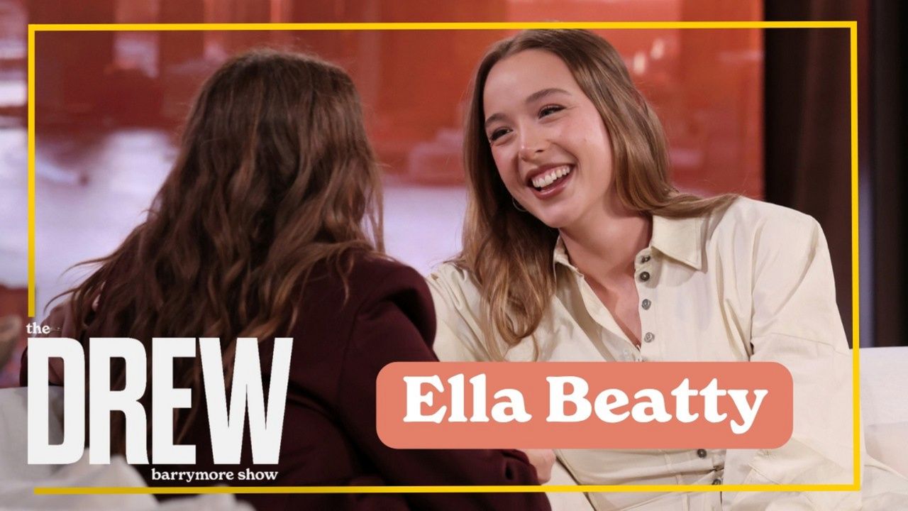 Ella Beatty Talks Sarah Paulson Friendship and Mom Annette Bening on THE DREW… Video
