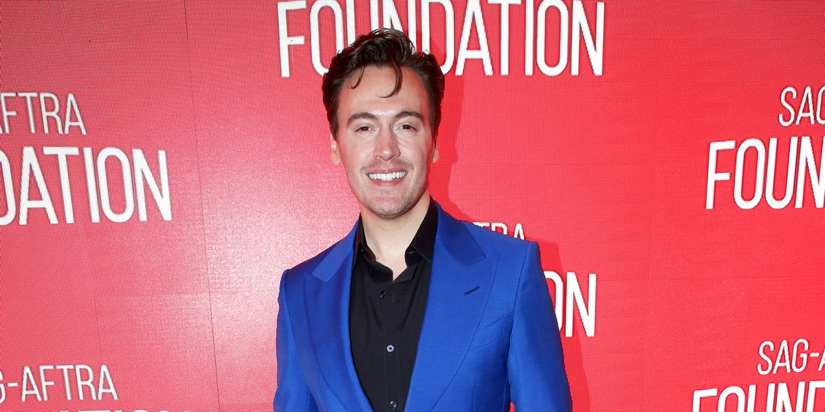 Erich Bergen stößt zu Sarah Pidgeon in Ryan Murphys Serie LOVE STORY hinzu. 