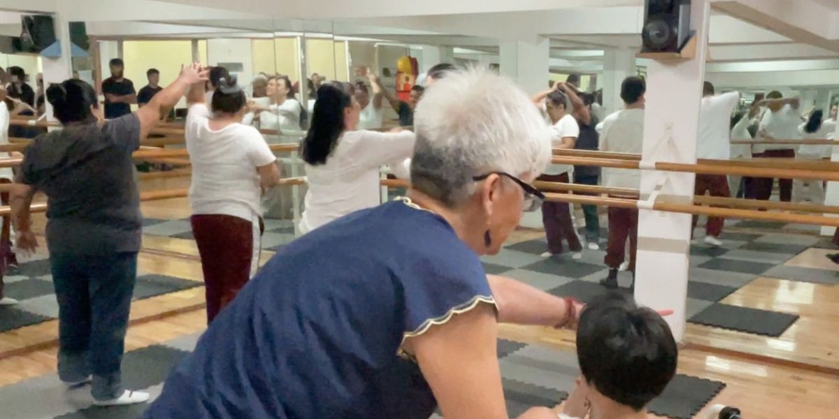 Estudiantes Del Taller De Expresión Corporal Para Personas Con Discapacidad Dedicaron Una Coreografía A Las Mamás