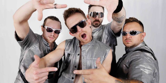 FOOL HOUSE Brings 90's Nostalgia to The District in Sioux Falls Photos