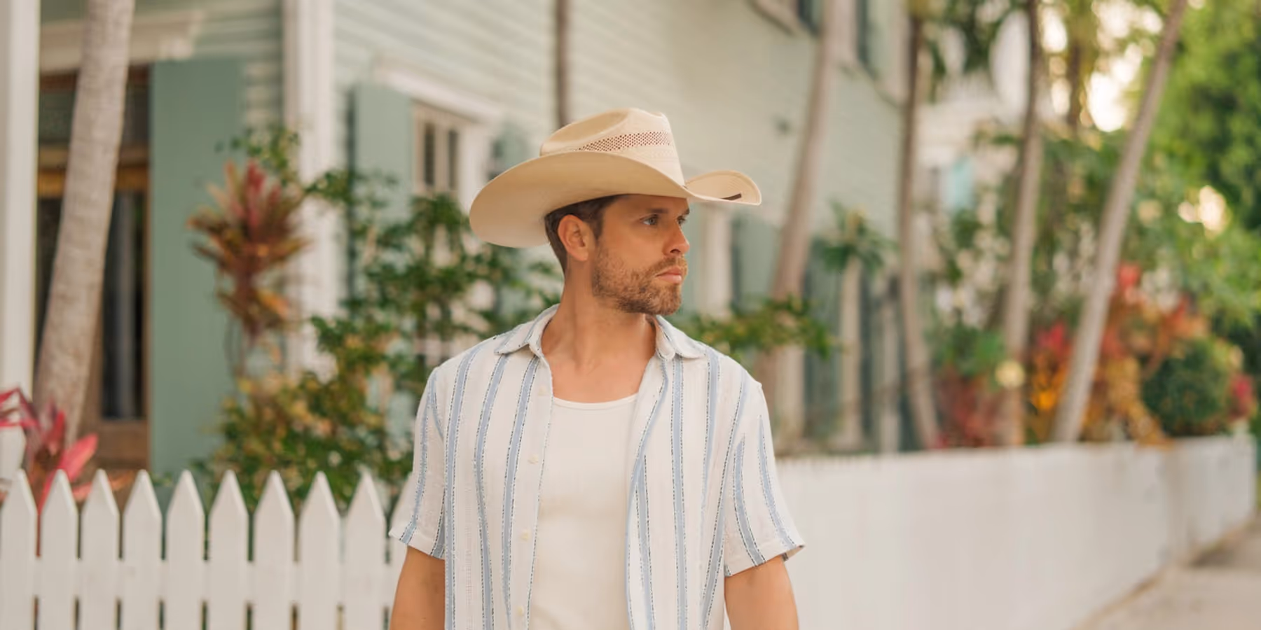 Feature: Dustin Lynch to Bring County Vibes to Sunset Station on May 23