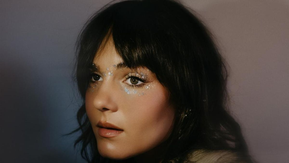 Franni Cash Releases Debut Album HERE I AM, Launches Tour November 9